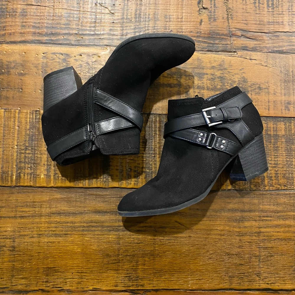 size 8.5M Indigo Rd. Black Sablena ankle boot